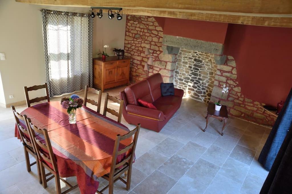 Gite A La Ferme, Au Coeur Du Mene Laurenan Bagian luar foto